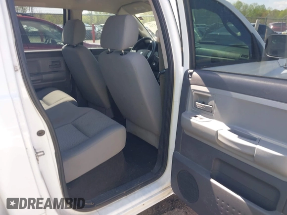 2008 Dodge Dakota с VIN 1D3HW38N38S581620, выставлен на аукционе IAAI как лот 41961741 с пробегом 133 760 миль миль и . История ставок и продаж доступна на DreamBid. Изображение 8.