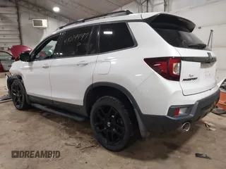 2024 Honda Passport Black Edition with VIN 5FNYF8H86RB001825, listed as a IAAI auction lot 41019497 with 15,884 mi miles and . Bid and sale history available at DreamBid. Image 3.