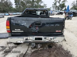 2005 GMC Sierra 1500HD SLE z VIN 1GTGK13U95F915639, wystawiony jako Copart lot #84520684 z przebiegiem Nie podano mil oraz Szkody całkowita. Historia ofert i sprzedaży dostępna na DreamBid. Obrazek 6.