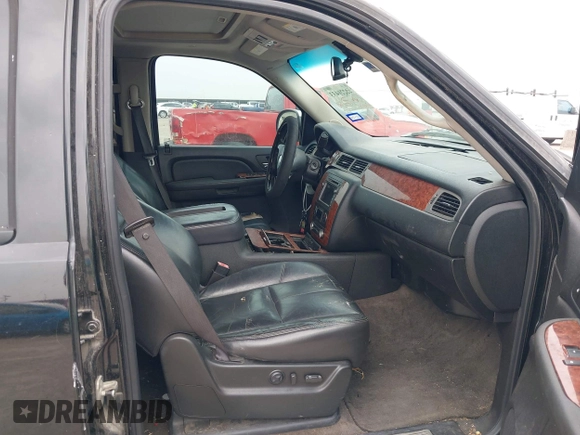2008 Chevrolet Tahoe LTZ z VIN 1GNFK13018R143737, wystawiony jako IAAI lot #42220433 z przebiegiem 198 598 mil mil oraz . Historia ofert i sprzedaży dostępna na DreamBid. Obrazek 5.