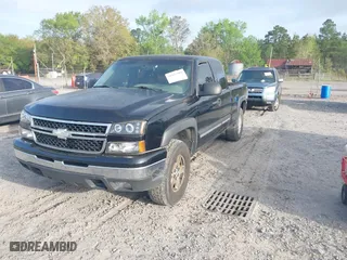 2006 Chevrolet Silverado 1500 LT2 with VIN 1GCEK19B46Z195681, listed as a IAAI auction lot 41947889 with 213,595 mi miles. Bid and sale history available at carsss.com. Image 2.