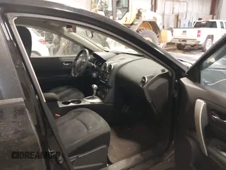 2015 Nissan Rogue S z VIN JN8AS5MVXFW251118, wystawiony jako IAAI lot #41381834 z przebiegiem 55 762 mil mil oraz . Historia ofert i sprzedaży dostępna na DreamBid. Obrazek 5.