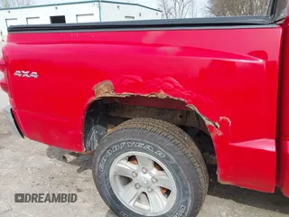 2008 Dodge Dakota SLT z VIN 1D7HW48K88S594342, wystawiony jako IAAI lot #41819673 z przebiegiem 116 134 mil mil oraz . Historia ofert i sprzedaży dostępna na DreamBid. Obrazek 6.