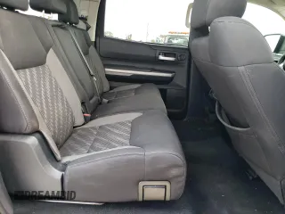 2018 Toyota Tundra 2WD SR5 with VIN 5TFEM5F11JX131082, listed as a Copart auction lot 82617924 with 105,481 mi miles and Salvage Title. Bid and sale history available at carsss.com. Image 10.