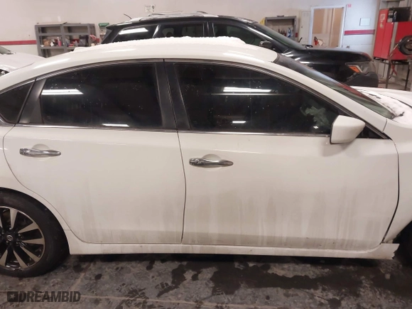 2018 Nissan Altima 2.5 SL with VIN 1N4AL3AP4JC260710, listed as a IAAI auction lot 41593136 with 133,367 mi miles. Bid and sale history available at carsss.com. Image 13.