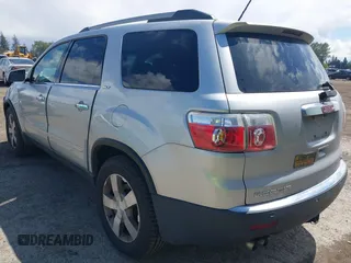2010 GMC Acadia SLT1 z VIN 1GKLVMED1AJ139006, wystawiony jako IAAI lot #42232651 z przebiegiem 156 158 mil mil oraz . Historia ofert i sprzedaży dostępna na DreamBid. Obrazek 3.