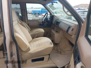 1995 GMC Safari Passenger with VIN 1GKDM19W1SB500991, listed as a IAAI auction lot 41887901 with 210,518 mi miles. Bid and sale history available at carsss.com. Image 5.