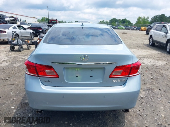 2012 Lexus ES 330 z VIN JTHBK1EG6C2475402, wystawiony jako IAAI lot #42244489 z przebiegiem 80 607 mil mil oraz . Historia ofert i sprzedaży dostępna na DreamBid. Obrazek 16.