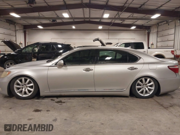 2007 Lexus LS 460 L с VIN JTHGL46F275020190, выставлен на аукционе IAAI как лот 42206196 с пробегом 164 133 миль миль и . История ставок и продаж доступна на DreamBid. Изображение 15.