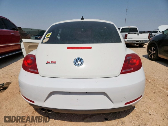 2013 Volkswagen Beetle 2.5L с VIN 3VWJX7AT3DM660437, выставлен на аукционе Copart как лот 61713555 с пробегом Не указан миль и Списание • Salvage title. История ставок и продаж доступна на DreamBid. Изображение 6.