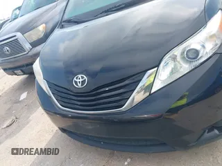 2017 Toyota Sienna LE Auto Access Seat with VIN 5TDKZ3DC7HS827068, listed as a IAAI auction lot 42088371 with 114,630 mi miles. Bid and sale history available at carsss.com. Image 12.