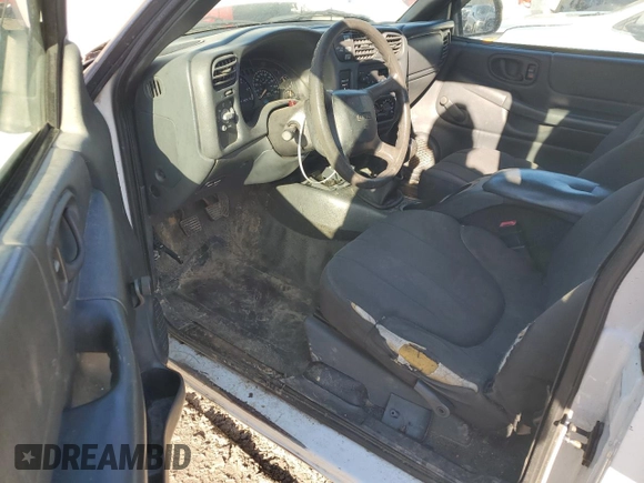 2003 GMC Sonoma SLS z VIN 1GTDT19X638262254, wystawiony jako Copart lot #84654314 z przebiegiem 99 549 mil mil oraz Szkoda całkowita • Salvage title. Historia ofert i sprzedaży dostępna na DreamBid. Obrazek 8.