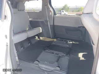 2019 Toyota Sienna XLE with VIN 5TDDZ3DC1KS224861, listed as a IAAI auction lot 42093799 with 68,651 mi miles. Bid and sale history available at carsss.com. Image 8.
