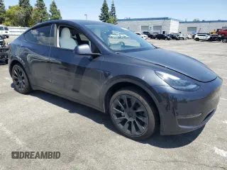 2024 Tesla Model Y z VIN 7SAYGDED7RF056570, wystawiony jako Copart lot #55097125 z przebiegiem 17 019 mil mil oraz Szkoda całkowita • Salvage title. Historia ofert i sprzedaży dostępna na DreamBid. Obrazek 4.