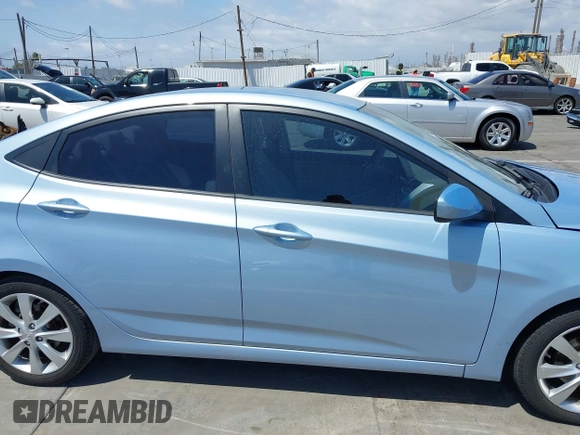 2012 Hyundai Accent GLS z VIN KMHCU4AE1CU057299, wystawiony jako IAAI lot #42130443 z przebiegiem 65 901 mil mil oraz . Historia ofert i sprzedaży dostępna na DreamBid. Obrazek 14.