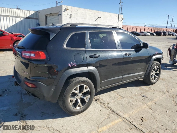 2015 Jeep Cherokee Trailhawk with VIN 1C4PJMBB4FW614573, listed as a Copart auction lot 42257225 with 132,754 mi miles and Salvage Title. Bid and sale history available at carsss.com. Image 3.