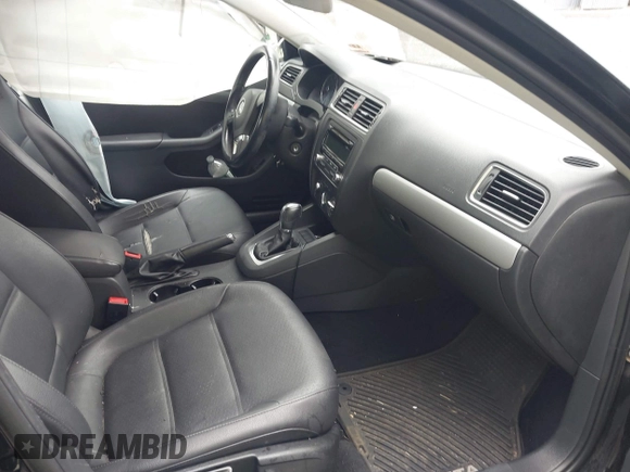 2013 Volkswagen Jetta SE with VIN 3VWDP7AJ7DM212911, listed as a IAAI auction lot 42307323 with 128,745 mi miles and . Bid and sale history available at DreamBid. Image 5.