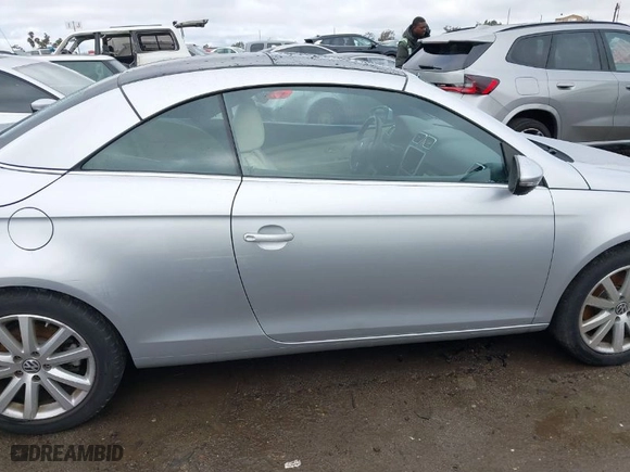 2009 Volkswagen Eos Komfort with VIN WVWBA71F29V016167, listed as a IAAI auction lot 41521053 with NaN miles. Bid and sale history available at carsss.com. Image 13.