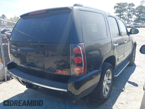 2013 GMC Yukon Denali with VIN 1GKS1EEF8DR209332, listed as a IAAI auction lot 41832403 with 208,800 mi miles. Bid and sale history available at carsss.com. Image 4.