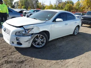 2014 Nissan Maxima S z VIN 1N4AA5AP4EC492795, wystawiony jako IAAI lot #40700233 z przebiegiem 163 096 mil mil oraz . Historia ofert i sprzedaży dostępna na DreamBid. Obrazek 19.
