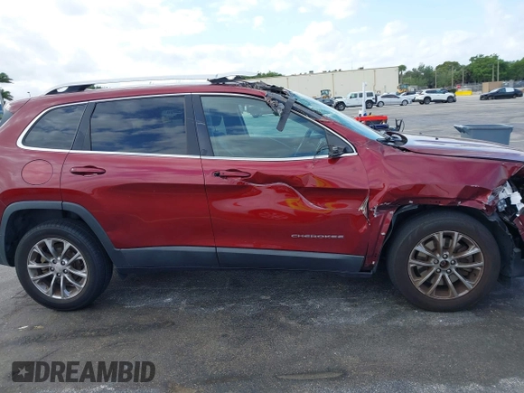 2019 Jeep Cherokee Latitude Plus with VIN 1C4PJLLB2KD331586, listed as a IAAI auction lot 41913175 with 92,563 mi miles. Bid and sale history available at carsss.com. Image 13.