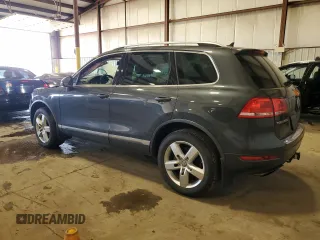 2014 Volkswagen Touareg Lux z VIN WVGEF9BP9ED014963, wystawiony jako Copart lot #50555345 z przebiegiem 153 907 mil mil oraz Szkoda całkowita • Salvage title. Historia ofert i sprzedaży dostępna na DreamBid. Obrazek 2.