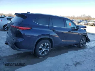 2021 Toyota Highlander XLE with VIN 5TDGZRBH5MS107592, listed as a Copart auction lot 54140165 with 4,957 mi miles and Salvage title. Bid and sale history available at DreamBid. Image 3.