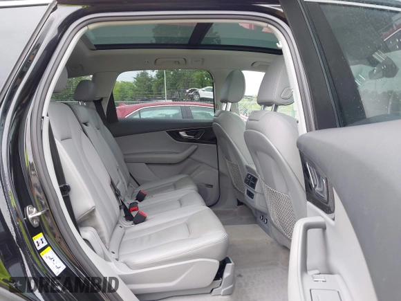 2019 Audi Q7 Premium Plus z VIN WA1LAAF72KD006893, wystawiony jako IAAI lot #42336243 z przebiegiem 61 330 mil mil oraz . Historia ofert i sprzedaży dostępna na DreamBid. Obrazek 8.