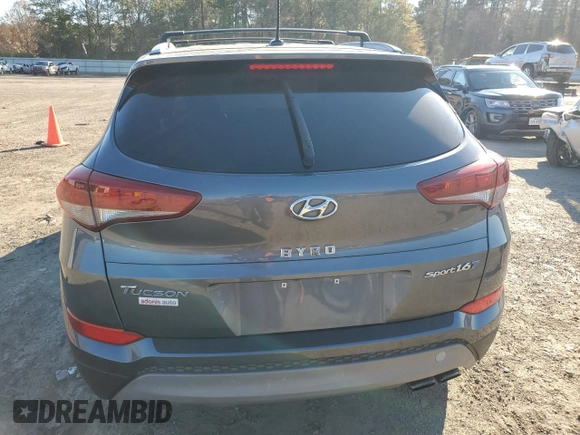 2017 Hyundai Tucson Sport z VIN KM8J33A26HU326088, wystawiony jako Copart lot #82030663 z przebiegiem 111 615 mil mil oraz Czysty tytuł • Clean title. Historia ofert i sprzedaży dostępna na DreamBid. Obrazek 6.