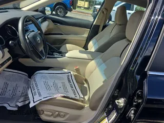 2019 Toyota Camry Hybrid LE z VIN 4T1B31HK0KU511923, wystawiony jako IAAI lot #42566419 z przebiegiem 67 166 mil mil oraz . Historia ofert i sprzedaży dostępna na DreamBid. Obrazek 20.