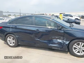 2013 Hyundai Sonata GLS z VIN 5NPEB4AC7DH551258, wystawiony jako IAAI lot #39504398 z przebiegiem 177 552 mil mil oraz . Historia ofert i sprzedaży dostępna na DreamBid. Obrazek 6.
