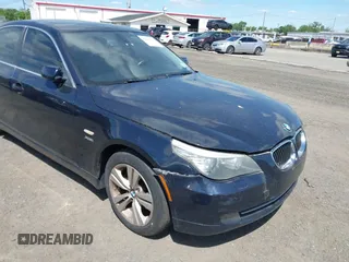 2010 BMW 5 Series 528i xDrive z VIN WBANV1C55AC157346, wystawiony jako IAAI lot #42286529 z przebiegiem 148 839 mil mil oraz . Historia ofert i sprzedaży dostępna na DreamBid. Obrazek 6.