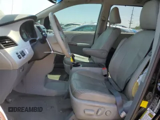 2013 Toyota Sienna XLE AAS с VIN 5TDYK3DC1DS349139, выставлен на аукционе Copart как лот 64239914 с пробегом 127 874 миль миль и Списание • Salvage title. История ставок и продаж доступна на DreamBid. Изображение 7.