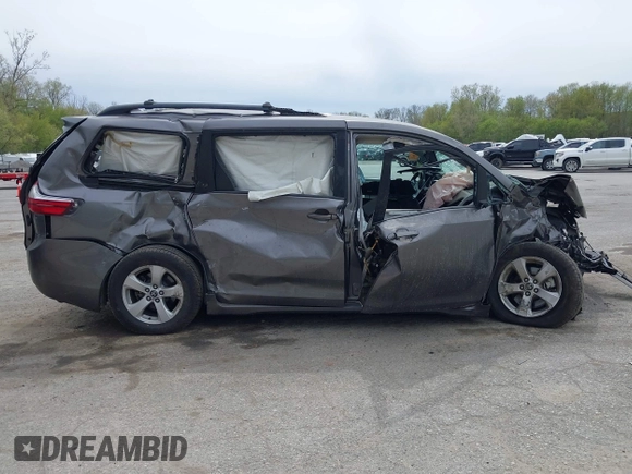 2018 Toyota Sienna LE Auto Access Seat with VIN 5TDKZ3DC7JS940573, listed as a IAAI auction lot 42166237 with Not provided miles and . Bid and sale history available at DreamBid. Image 13.
