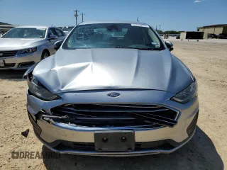 2020 Ford Fusion SE with VIN 3FA6P0HD1LR203485, listed as a Copart auction lot 52034815 with 105,442 mi miles and Clean title. Bid and sale history available at DreamBid. Image 5.