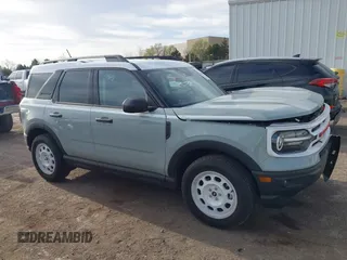 2024 Ford Bronco Sport Heritage z VIN 3FMCR9G64RRF08952, wystawiony jako IAAI lot #41828191 z przebiegiem 7 588 mil mil oraz . Historia ofert i sprzedaży dostępna na DreamBid. Obrazek 14.