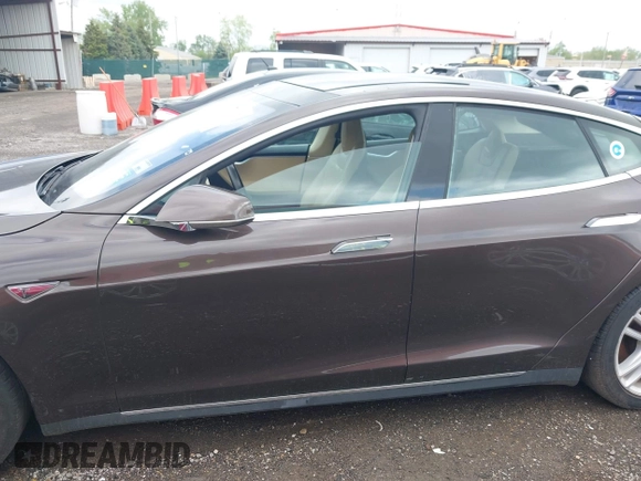 2014 Tesla Model S 60 z VIN 5YJSA1H19EFP51406, wystawiony jako IAAI lot #42179183 z przebiegiem 157 000 mil mil oraz . Historia ofert i sprzedaży dostępna na DreamBid. Obrazek 14.
