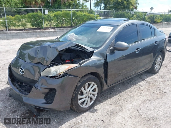 2012 Mazda 3 i Touring z VIN JM1BL1V75C1555049, wystawiony jako IAAI lot #42541766 z przebiegiem 236 988 mil mil oraz . Historia ofert i sprzedaży dostępna na DreamBid. Obrazek 2.