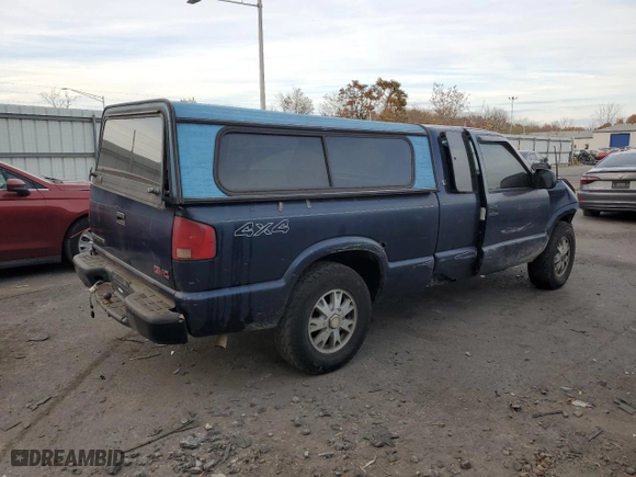 2002 GMC Sonoma SLS with VIN 1GTDT19W728239622, listed as a Copart auction lot 79419824 with 0 mi miles and Salvage Title. Bid and sale history available at carsss.com. Image 3.