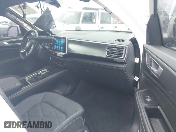 2024 Volkswagen Atlas SE z VIN 1V2JE2CA9RC238428, wystawiony jako IAAI lot #41340830 z przebiegiem 6 992 mil mil oraz . Historia ofert i sprzedaży dostępna na DreamBid. Obrazek 5.