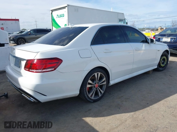 2014 Mercedes-Benz E 350 Sport z VIN WDDHF5KB7EA877606, wystawiony jako IAAI lot #41600100 z przebiegiem 99 682 mil mil oraz . Historia ofert i sprzedaży dostępna na DreamBid. Obrazek 4.