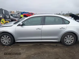 2013 Volkswagen Passat Wolfsburg Edition with VIN 1VWAP7A39DC126165, listed as a IAAI auction lot 41921572 with 132,992 mi miles. Bid and sale history available at carsss.com. Image 15.
