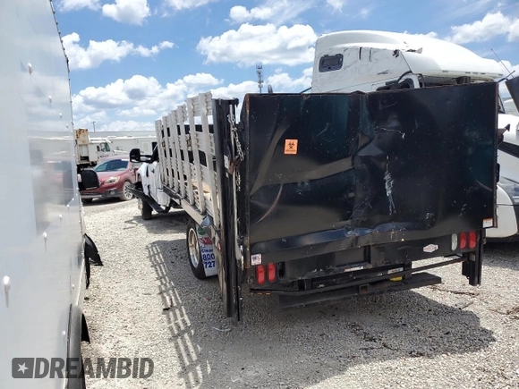 2019 Ford F-550 XL z VIN 1FDUF5GT2KDA27270, wystawiony jako Copart lot #72002734 z przebiegiem 77 844 mil mil oraz Nie do naprawy. Historia ofert i sprzedaży dostępna na DreamBid. Obrazek 2.