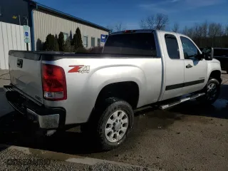 2011 GMC Sierra 2500HD SLE with VIN 1GT220CG9BZ200191, listed as a Copart auction lot 43624545 with 193,940 mi miles and Salvage Title. Bid and sale history available at carsss.com. Image 3.