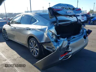 2019 Lexus ES 350 with VIN JTHBZ1B17K2004045, listed as a IAAI auction lot 41782256 with 58,039 mi miles and . Bid and sale history available at DreamBid. Image 3.