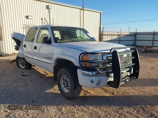 2006 GMC Sierra 2500HD Classic SLT with VIN 1GTHC23D46F178472, listed as a IAAI auction lot 41786040 with 206,968 mi miles. Bid and sale history available at carsss.com. Image 1.