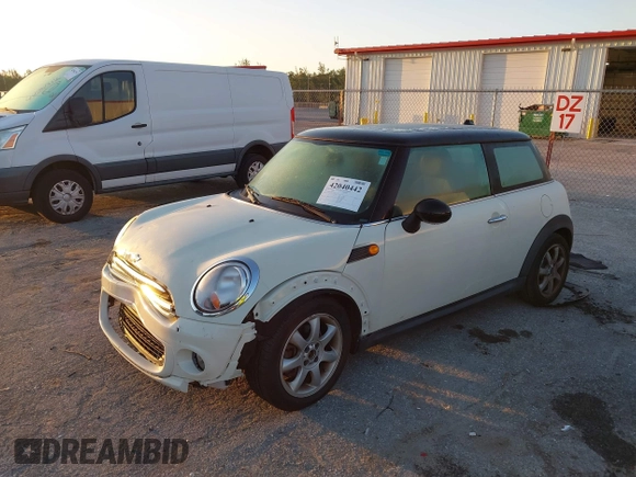 2011 MINI Hardtop with VIN WMWSU3C58BT097825, listed as a IAAI auction lot 42040442 with 141,978 mi miles and . Bid and sale history available at DreamBid. Image 17.