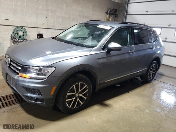 2020 Volkswagen Tiguan SE with VIN 3VV2B7AX6LM002197, listed as a Copart auction lot 48994675 with 25,700 mi miles and Salvage Title. Bid and sale history available at carsss.com. Image 1.