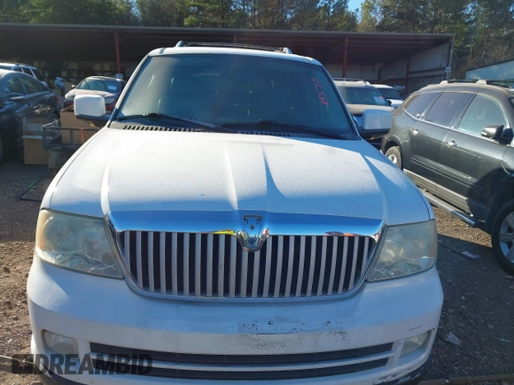2005 Lincoln Navigator Luxury with VIN 5LMFU28575LJ14098, listed as a IAAI auction lot 41385570 with 244,580 mi miles. Bid and sale history available at carsss.com. Image 10.