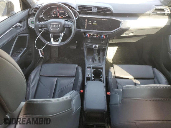 2023 Audi Q3 S line Premium z VIN WA1DECF38P1131083, wystawiony jako Copart lot #49589125 z przebiegiem 29 648 mil mil oraz Szkody całkowita. Historia ofert i sprzedaży dostępna na DreamBid. Obrazek 8.